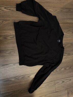 GAP Black Crewneck Pullover